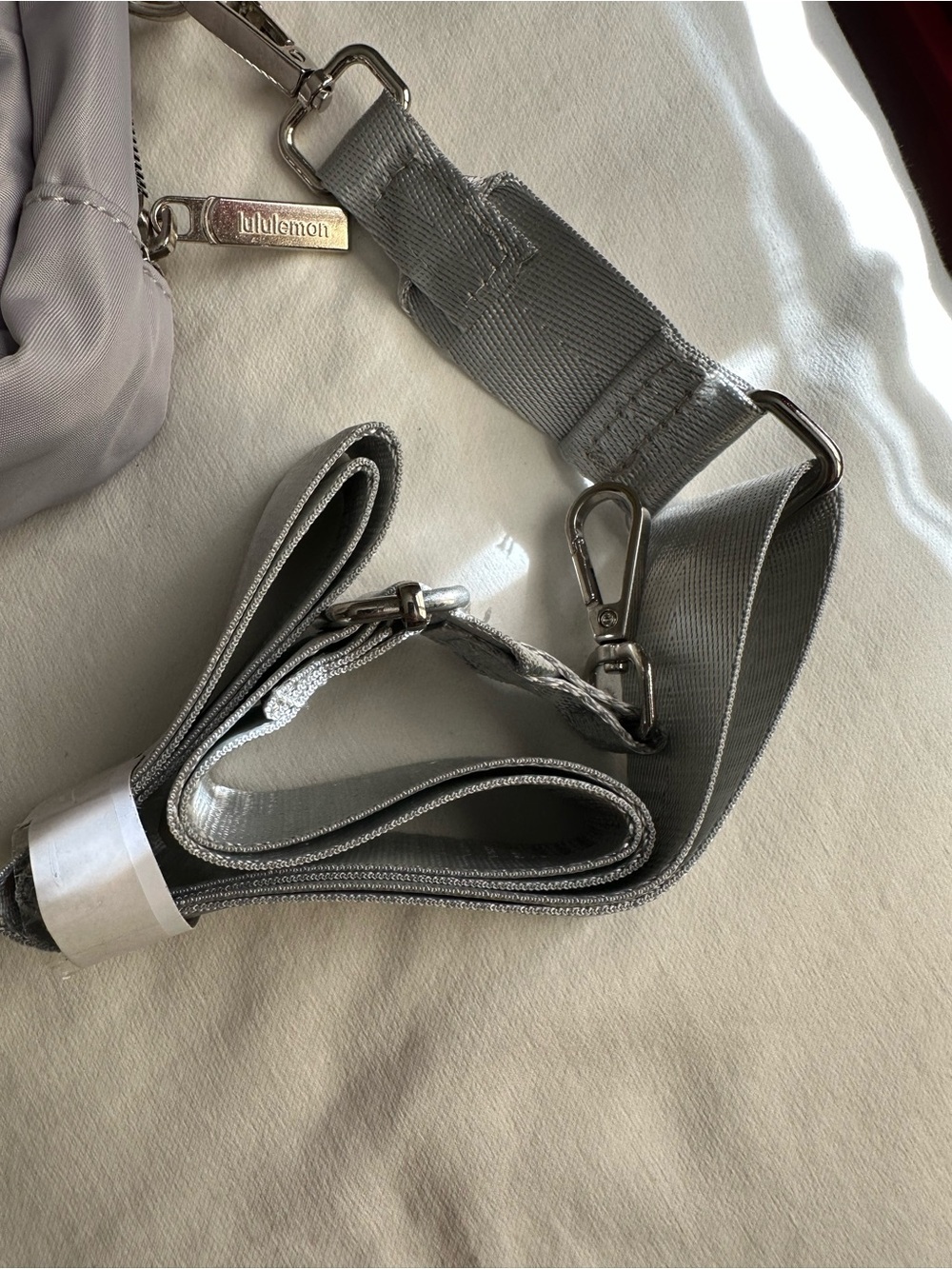 lululemon athletica Everywhere Crossbody Bag - Light Grey - Picture 3 of 4